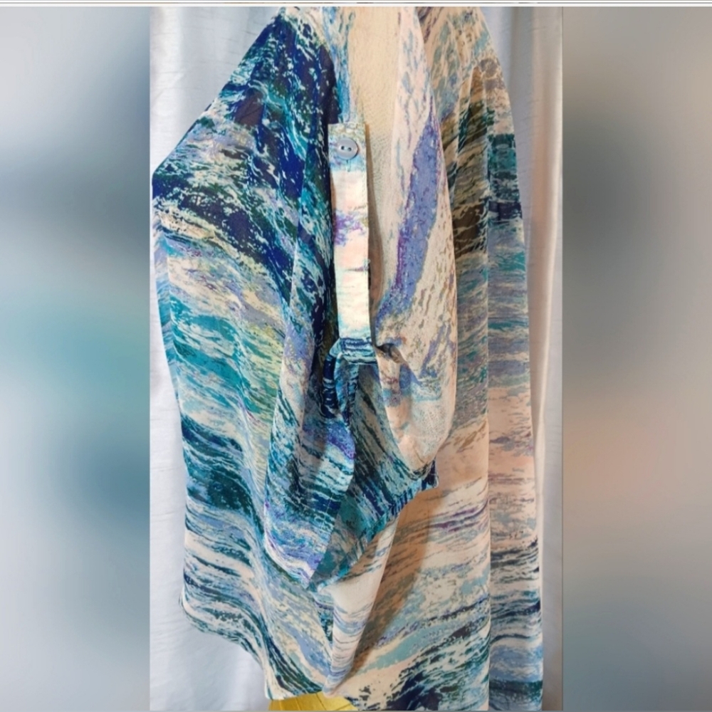 Beautiful Bundle Tops - Picture 2 of 7
